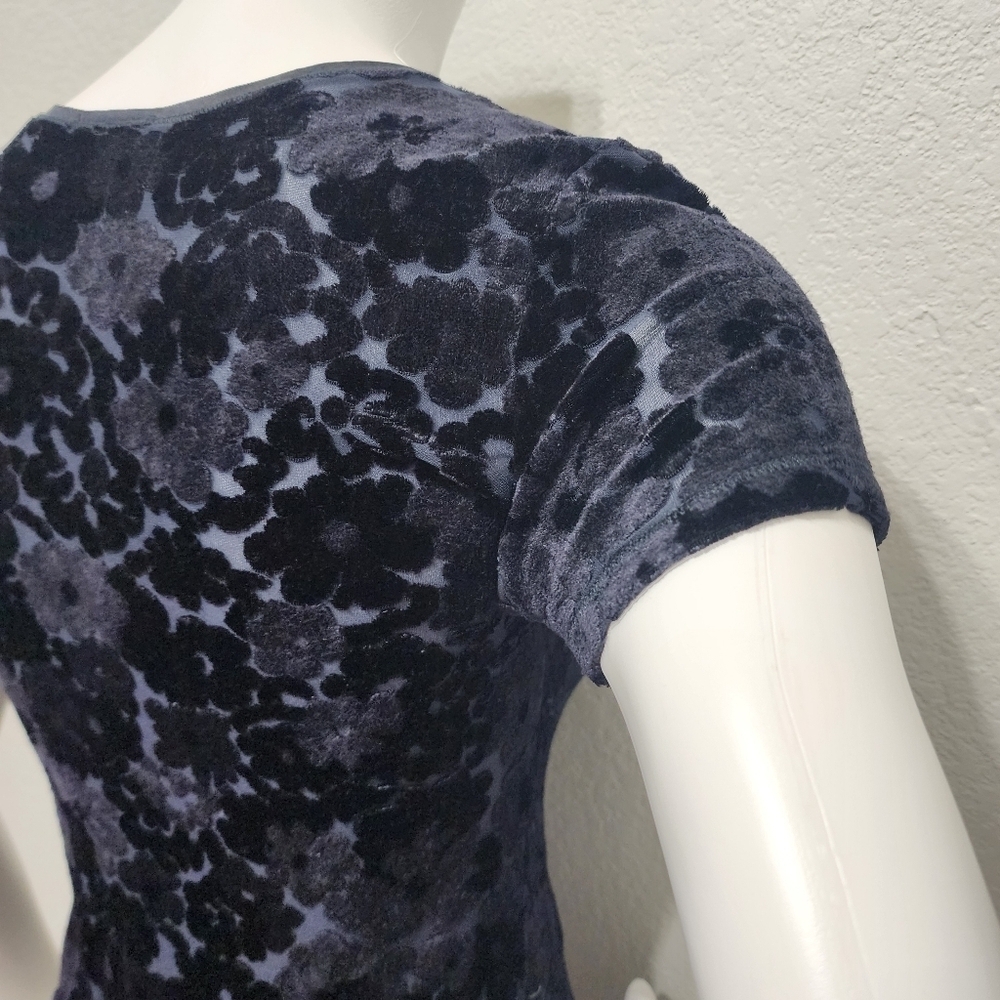 Armani Collezioni Black Velvet Floral Tee Size 6 - Picture 2 of 13